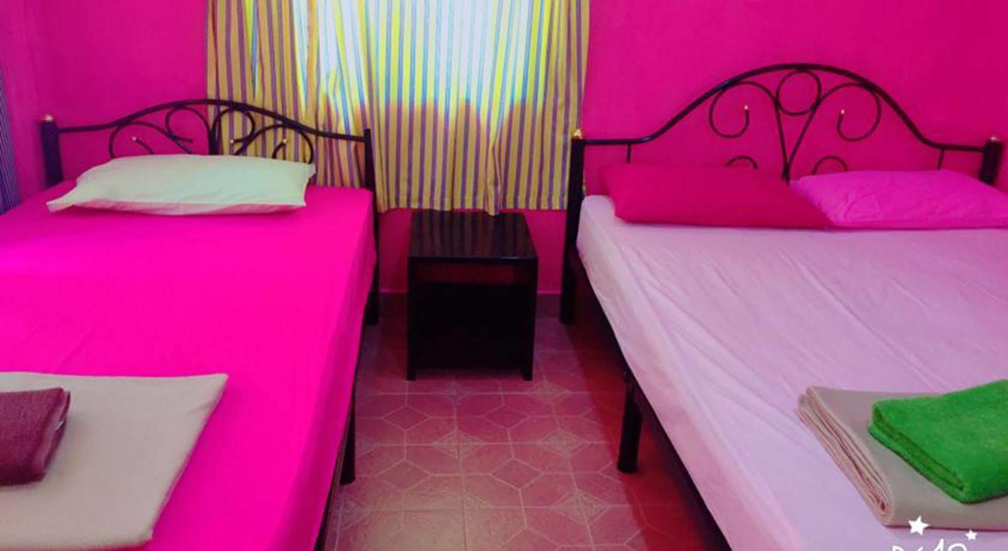 Bamboozle Hostel Хаад Рин Екстериор снимка